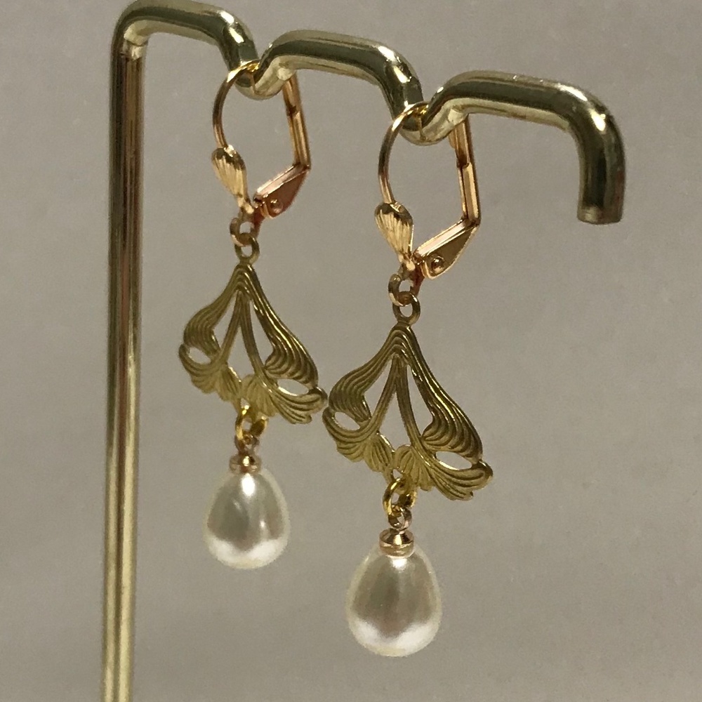 Crimson Peak Edith Cushing Gothic Gold Butterfly Pearl Earring Handmade Replicas - Picture 4 of 13